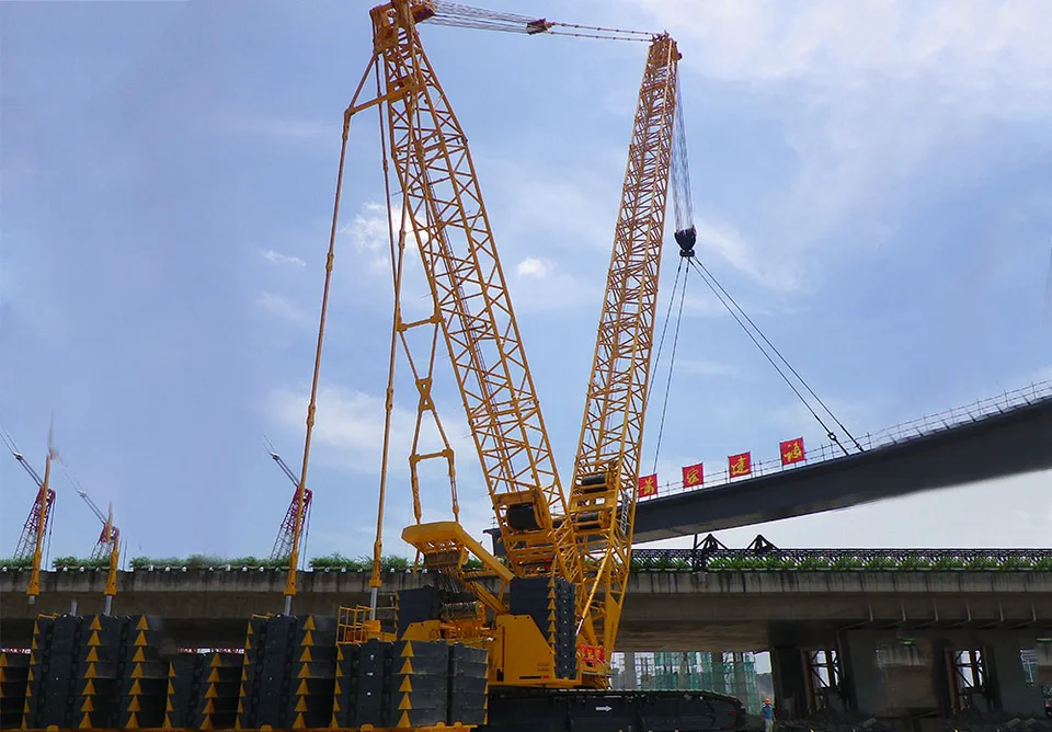 Crawler Crane QUY650 — MAYLAN