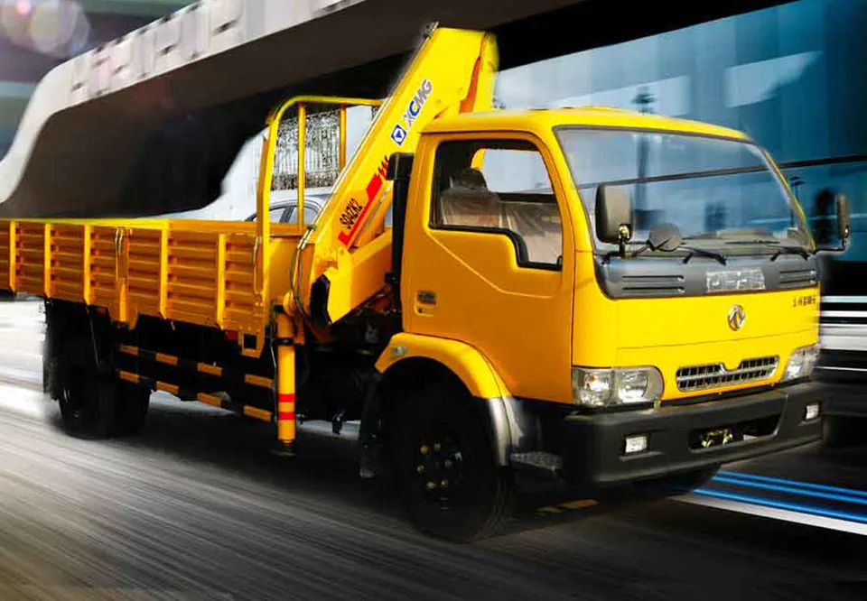 Truck-mounted crane with foldable arm SQ4ZK2 — MAYLAN