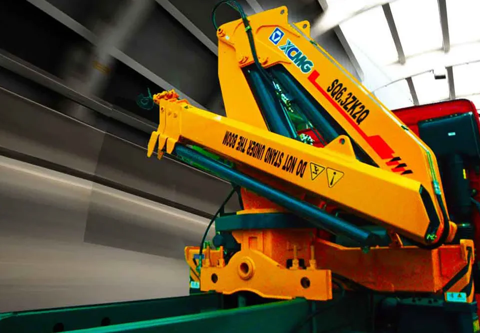 Truck-mounted crane with foldable arm SQ6.3ZK2Q — MAYLAN