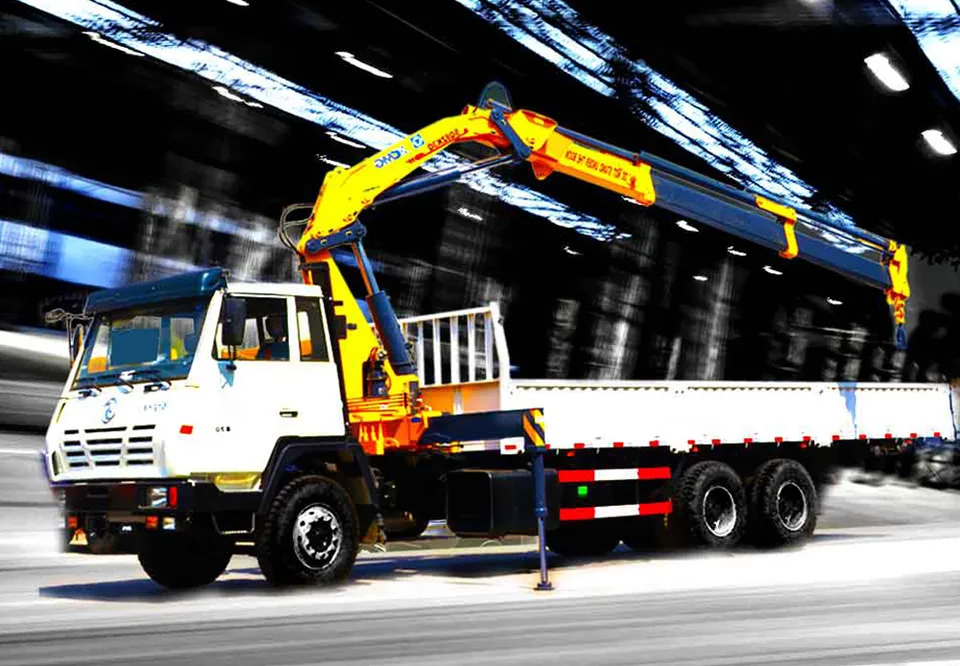 Truck-mounted crane with foldable arm SQ8ZK3Q — MAYLAN